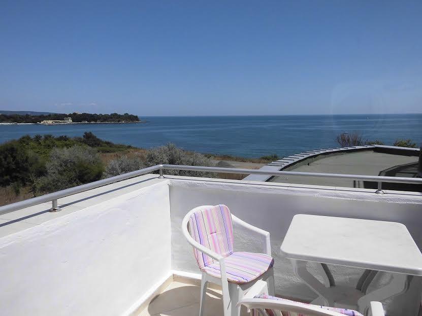 Apartamenty nad morzem w Bułgarii, region Warna, Kiten — Wyszukiwarka nieruchomości od deweloperów i właścicieli GEOLN.COM. Zdjęcie 1