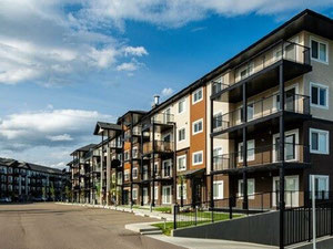 Real estate in Elements at Manning — look at the real estate search engine GEOLN.COM. Photo 2