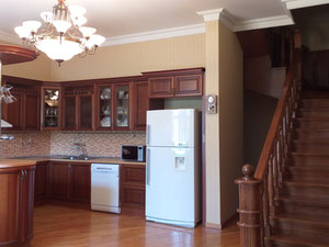 Два сучасні будинки збудовані на одній ділянці, з чудовим видом на рожеве солоне озеро — Пошуковик нерухомості від забудовників і власників GEOLN.COM. Фото 2