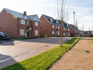 房地产在 Oaklands Grange — look at the real estate search engine GEOLN.COM. 照片 2