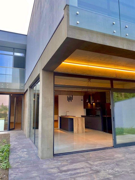 Сучасний тип будинку в Тбілісі, Грузія — Пошуковик нерухомості від забудовників і власників GEOLN.COM. Фото 1