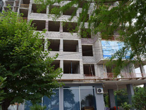 Black frame in a new building — Find off-plan property or real estate resale directly from developers and owners GEOLN.COM. Photo 6