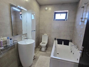 Продається новий котедж з басейном у Сабуртало, озеро Лісі — Пошуковик нерухомості від забудовників і власників GEOLN.COM. Фото 12