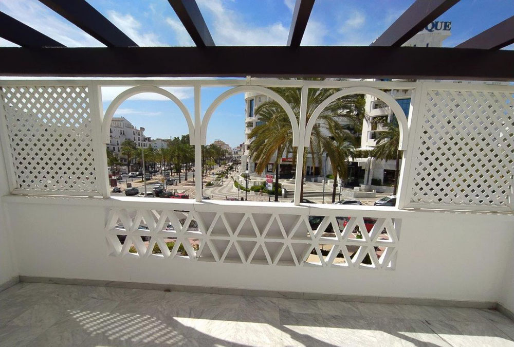 ბინა 2 ოთახიანი 120 მ² პუერტო ბანუსში — Playa del Duque, ესპანეთი — უძრავი ქონების ყიდვა და მფლო ბელებისგან GEOLN.COM. ფოტო 1