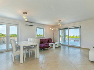 Apartments by the sea in Croatia, Lizhnjan — Find off-plan property or real estate resale directly from developers and owners GEOLN.COM. Photo 5