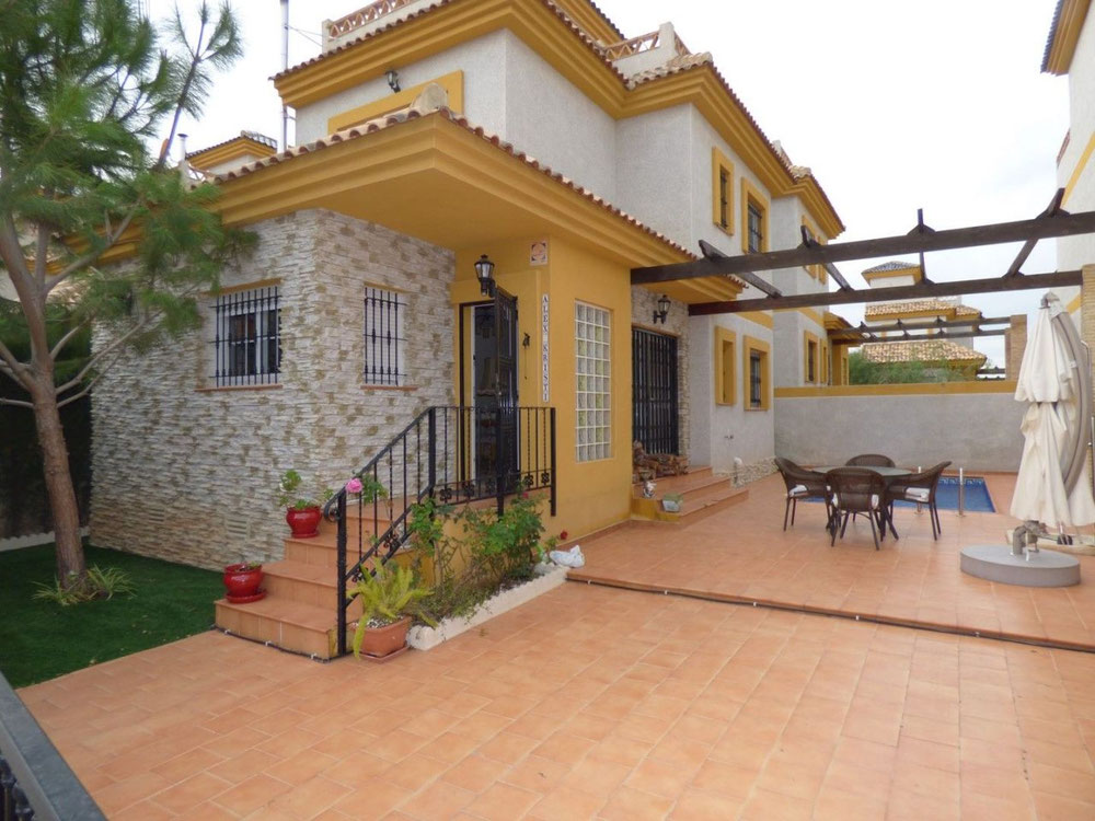 Villa in Spanien, Valencia, Los Montesinos — Immobilien-Suchservice von Bauträgern und Eigentümern GEOLN.COM. Foto 1
