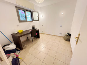 იყიდება ბინა პლაჟებთან ახლოს, ქალაქის ცენტრთან — უძრავი ქონების ყიდვა და მფლო ბელებისგან GEOLN.COM. ფოტო 9