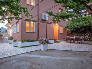 Casa en Croacia, Primorsko-Goranska, Novi Vinodolski — Encuentre propiedades fuera del plan o reventa de bienes inmuebles directamente de desarrolladores y propietarios GEOLN.COM. Foto 13