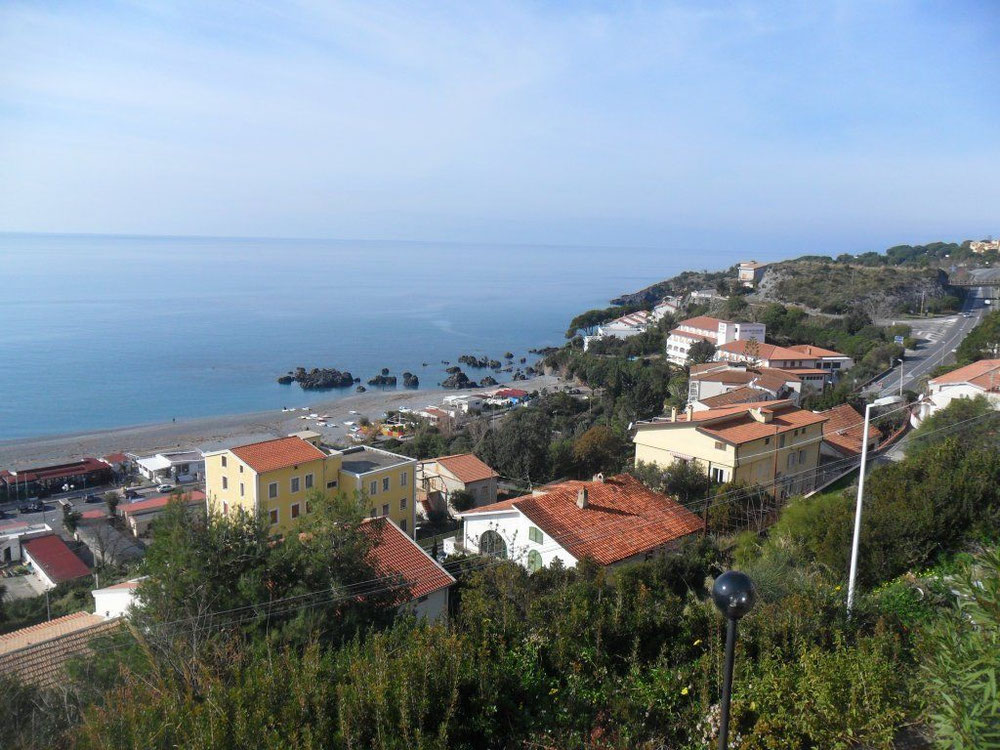 意大利海边的公寓，斯卡利亚 — 来自开发商和业主的房地产搜索引擎 GEOLN.COM. 照片 1