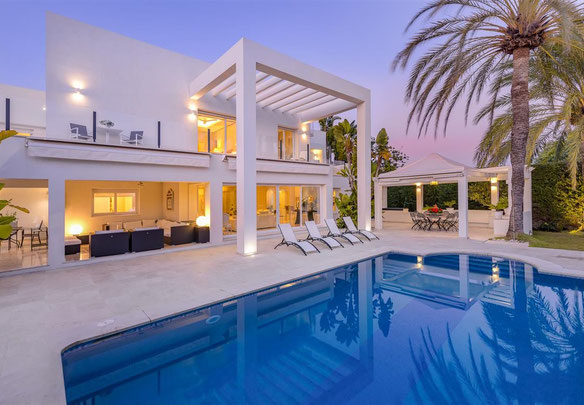 Villa 5 yatak odası 477 m² Guadalmina Baja, İspanya