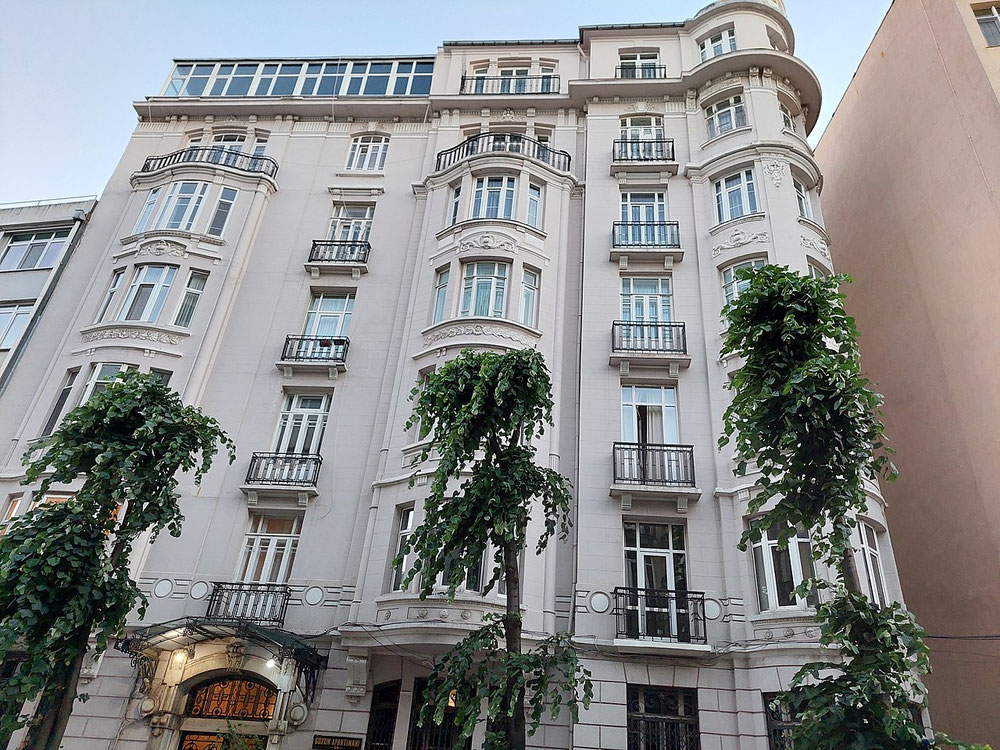 在伊斯坦布尔塔克西姆出售的豪华酒店 — 来自开发商和业主的房地产搜索引擎 GEOLN.COM. 照片 1