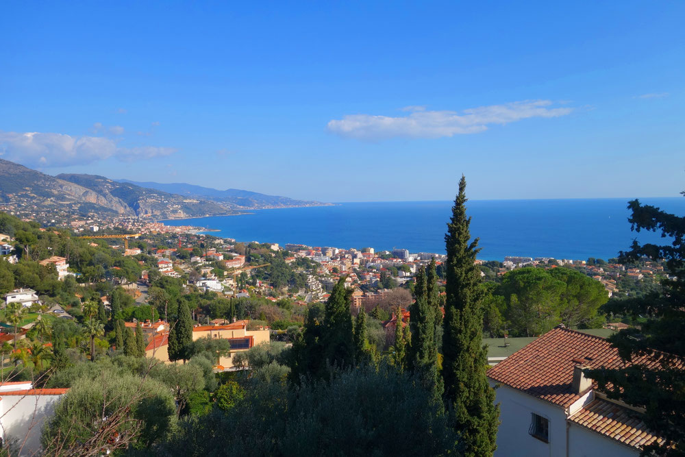 Moderne, luxuriöse Villa an der Côte d'Azur — Immobilien-Suchservice von Bauträgern und Eigentümern GEOLN.COM. Foto 1