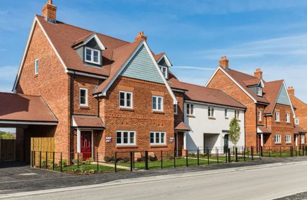 Real estate in Ash Lodge Park — look at the real estate search engine GEOLN.COM. Photo 1