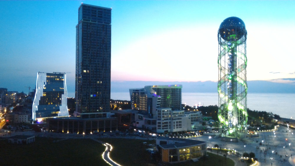 Apartament w wieży Porta Batumi (10. piętro, 64 m²) — Wyszukiwarka nieruchomości od deweloperów i właścicieli GEOLN.COM. Zdjęcie 1