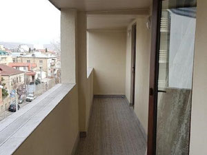 3 ოთახიანი ბინა საბურთალოზე. შეიძინეთ ბინა თბილისში, საბურთალოზე — უძრავი ქონების ყიდვა და მფლო ბელებისგან GEOLN.COM. ფოტო 4