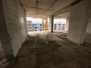 Schwarzer Rahmen neben dem Meer — Immobilien-Suchservice von Bauträgern und Eigentümern GEOLN.COM. Foto 2