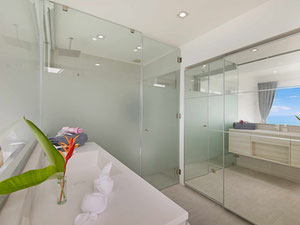 宽敞的4卧室泳池别墅，俯瞰山脉和大海 — 来自开发商和业主的房地产搜索引擎 GEOLN.COM. 照片 26