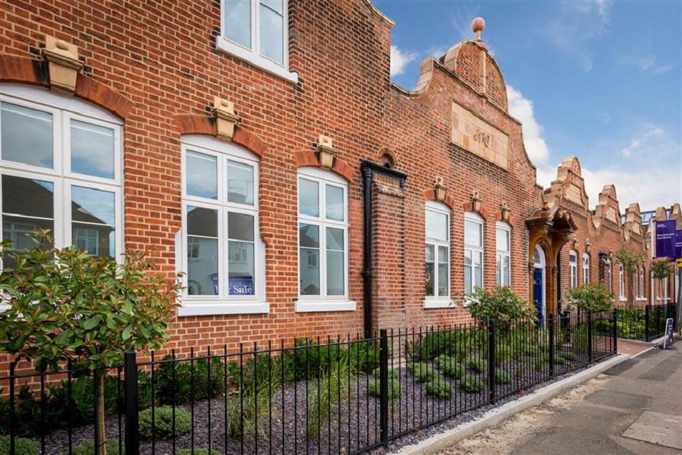 נדל"ן ב Beaumont Gardens — עיין במנוע חיפוש הנדל"ן GEOLN.COM. תמונה 1