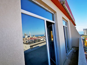 公寓位于巴统市中心，享有大海和山脉全景 — 来自开发商和业主的房地产搜索引擎 GEOLN.COM. 照片 14