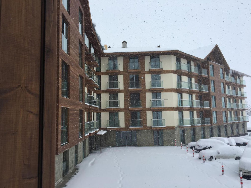 Nuevo Gudauri Loft 2, apt. 244 — Encuentre propiedades fuera del plan o reventa de bienes inmuebles directamente de desarrolladores y propietarios GEOLN.COM. Foto 1