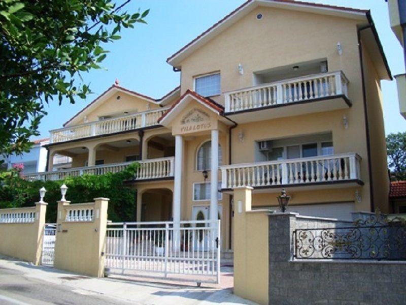 Villa junto al mar en Croacia, Primorsko-Goranska, Crikvenica — Encuentre propiedades fuera del plan o reventa de bienes inmuebles directamente de desarrolladores y propietarios GEOLN.COM. Foto 1