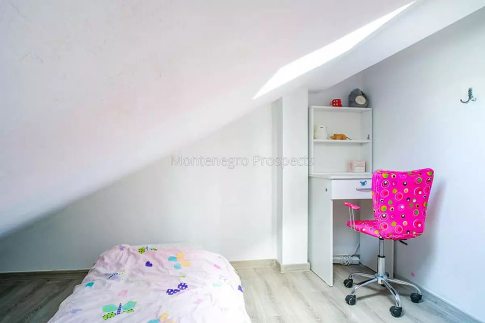 მონტენეგრო. სტუდია 100 მეტრში ზღვისგან, ტივატში. — უძრავი ქონების ყიდვა და მფლო ბელებისგან GEOLN.COM. ფოტო 1