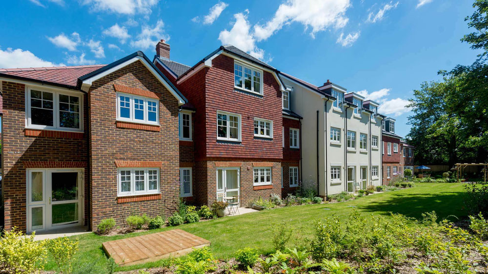 Real estate in St Giles Lodge — look at the real estate search engine GEOLN.COM. Photo 1