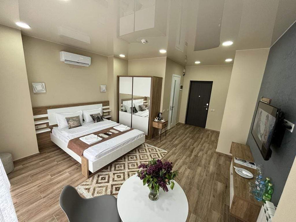 აპარტოტელი 13 ნომრით — უძრავი ქონების ყიდვა და მფლო ბელებისგან GEOLN.COM. ფოტო 1