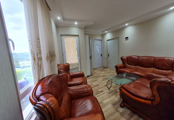 sokakta satılık daire. Badri Komakhidze