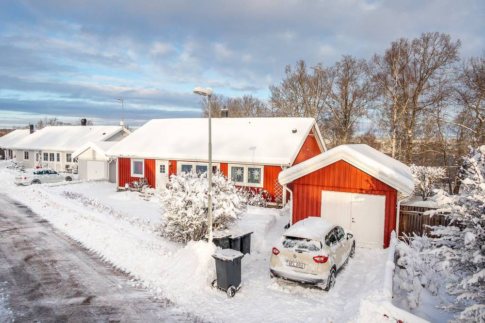 נדל"ן ב Taggbuskevagen 8 — עיין במנוע חיפוש הנדל"ן GEOLN.COM. תמונה 1