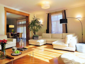 منزل على ضفاف البحيرة ، في الضواحي ، في الغابة في لاتفيا ، ريغا ، أولبروكا — ابحث عن عقار قيد الإنشاء أو عقار معاد بيعه مباشرة من المطورين والملاك GEOLN.COM. صورة فوتوغرافية 3