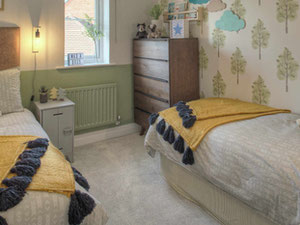 Real estate in Woodhurst Park — look at the real estate search engine GEOLN.COM. Photo 10