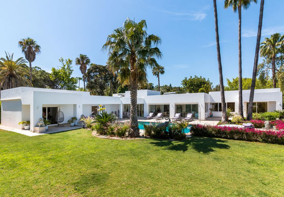 Villa 5 bedrooms 560 m² in El Paraiso, Spain