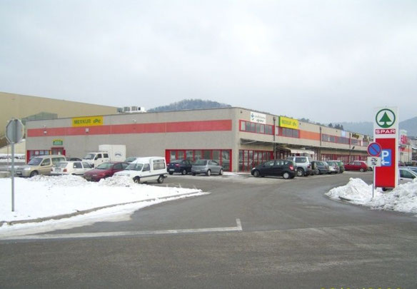 Магазин у великому місті у Словенії, Постійна