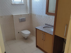 A 400 m de la carretera Pamukkale – Villa independiente de 3 plantas 6+1 – ¡Adecuada para familias numerosas y como inversión! — Encuentre propiedades fuera del plan o reventa de bienes inmuebles directamente de desarrolladores y propietarios GEOLN.COM. Foto 23