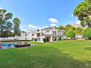 Villa en la montaña, en el campo, en las afueras, junto al mar en España, Andalucía, Marbella — Encuentre propiedades fuera del plan o reventa de bienes inmuebles directamente de desarrolladores y propietarios GEOLN.COM. Foto 8