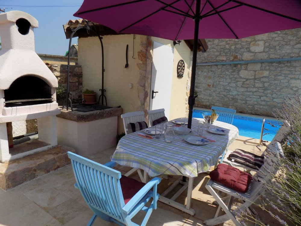 克罗地亚郊区的房子，马尔卡纳 — 来自开发商和业主的房地产搜索引擎 GEOLN.COM. 照片 1