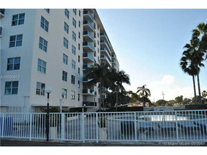 Villa in USA, Florida, North Bay Village — Find off-plan property or real estate resale directly from developers and owners GEOLN.COM. Photo 3