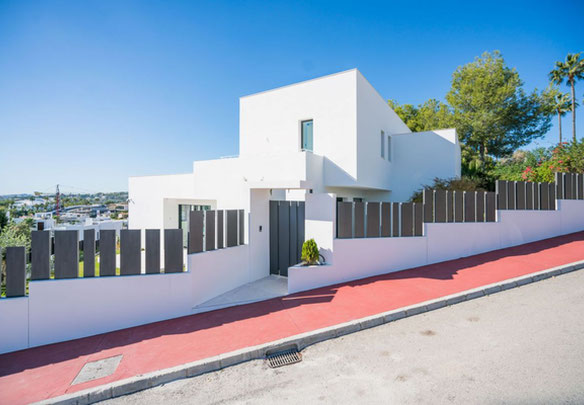 Villa 4 bedrooms 832 m² in Nueva Andalucia, Spain