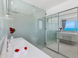 პრემიუმ 4 საძინებელი აუზის ვილა ოკეანისა და მთების ხედებით — უძრავი ქონების ყიდვა და მფლო ბელებისგან GEOLN.COM. ფოტო 21