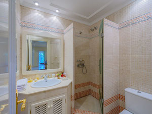 别墅 6 间卧室 693 平方米，位于西班牙马贝拉湾 — 来自开发商和业主的房地产搜索引擎 GEOLN.COM. 照片 32