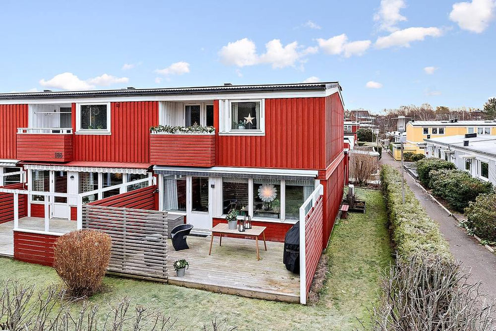 Real estate in Norra Fiskebacksvagen 190 — look at the real estate search engine GEOLN.COM. Photo 1