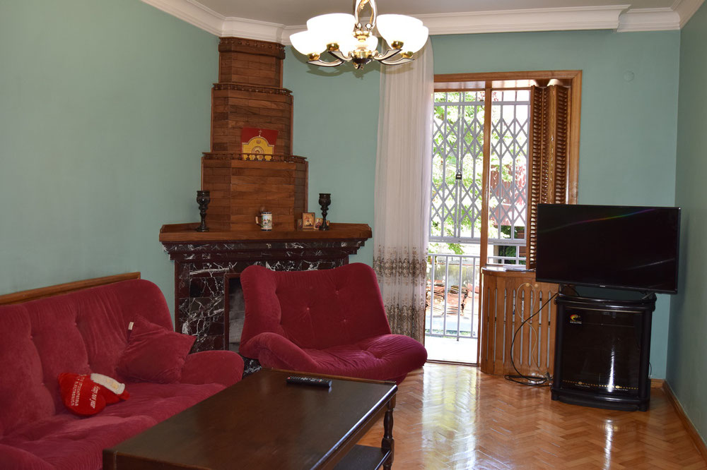 巴统中心一个孤立院子的公寓 — 来自开发商和业主的房地产搜索引擎 GEOLN.COM. 照片 1