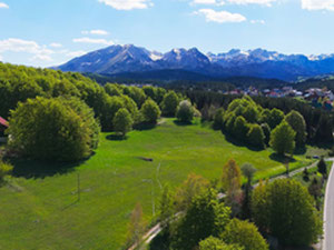Ein einzigartiges urbanisiertes Grundstück in der Nähe von Durmitor — Immobilien-Suchservice von Bauträgern und Eigentümern GEOLN.COM. Foto 2