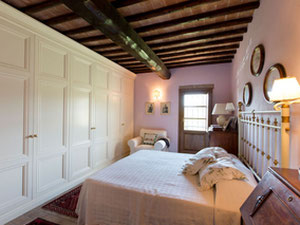 منزل قروي في إيطاليا ، توسكانا ، سان جيميجنانو — ابحث عن عقار قيد الإنشاء أو عقار معاد بيعه مباشرة من المطورين والملاك GEOLN.COM. صورة فوتوغرافية 3