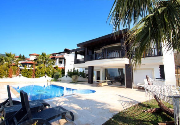 Luxurious villa on the Mediterranean coast