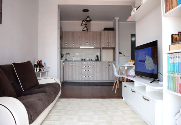 在一栋新楼的舒适公寓