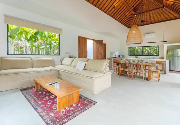 Трикімнатна вілла на продаж