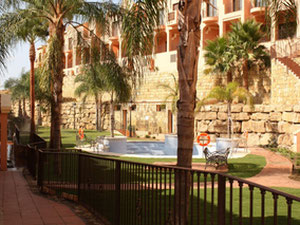 西班牙、安达卢西亚、埃斯特波纳的山区、郊区、森林中的公寓 — 来自开发商和业主的房地产搜索引擎 GEOLN.COM. 照片 3