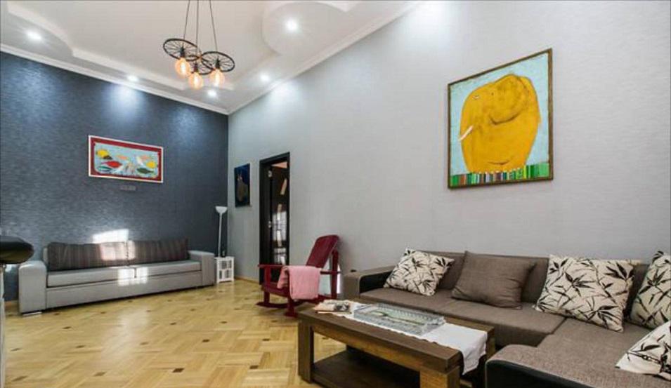 Apartamento de 2 habitaciones en Sololaki. Comprar un apartamento en Tbilisi, Sololaki — Encuentre propiedades fuera del plan o reventa de bienes inmuebles directamente de desarrolladores y propietarios GEOLN.COM. Foto 1